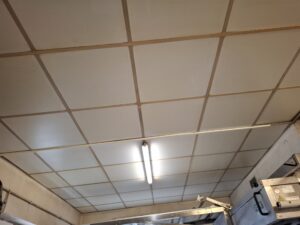 Après le nettoyage du plafond Après le nettoyage du plafond